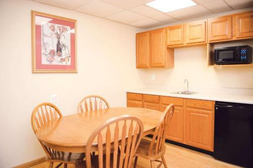 Hotel Quality Inn & Suites Starlite Village Conference