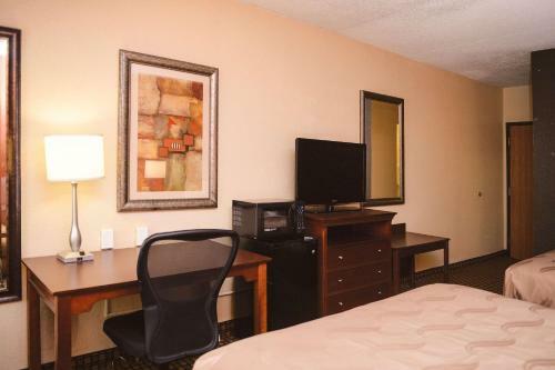 Hotel Quality Inn & Suites Starlite Village Conference