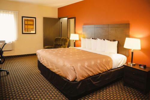 Hotel Quality Inn & Suites Starlite Village Conference