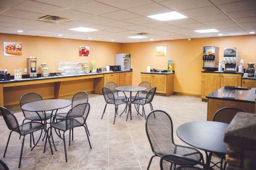 Hotel Quality Inn & Suites Starlite Village Conference