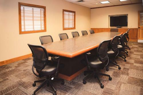 Hotel Quality Inn & Suites Starlite Village Conference