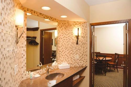 Hotel Quality Inn & Suites Starlite Village Conference