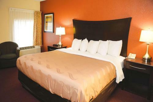 Hotel Quality Inn & Suites Starlite Village Conference