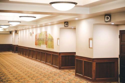Hotel Quality Inn & Suites Starlite Village Conference