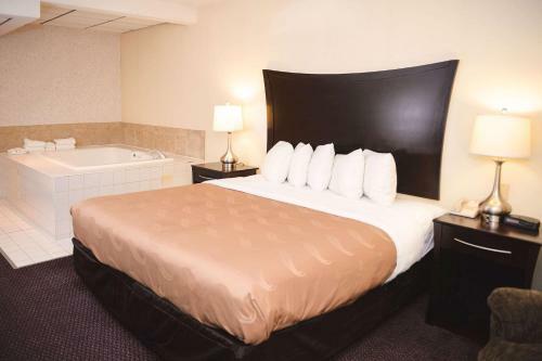 Hotel Quality Inn & Suites Starlite Village Conference