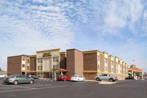 Hotel Quality Inn & Suites Starlite Village Conference
