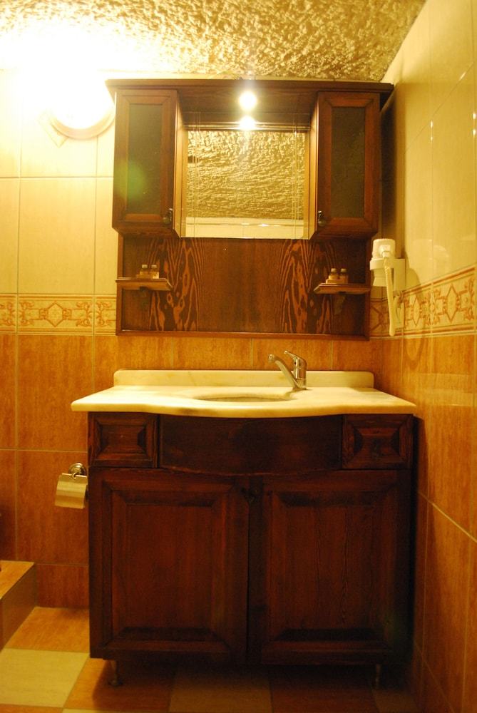 Posada Lalezar Cave Hotel
