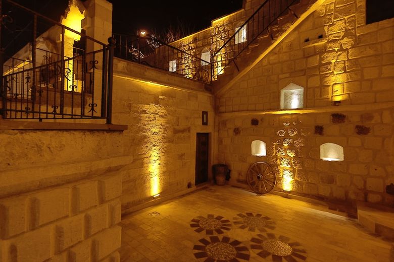 Hotel Mystic Cave House