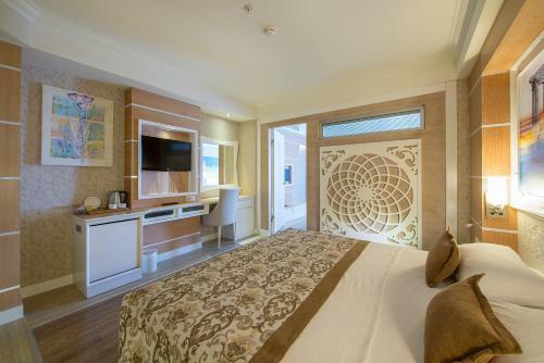 Hotel Crystal Sunset Luxury Resort & Spa