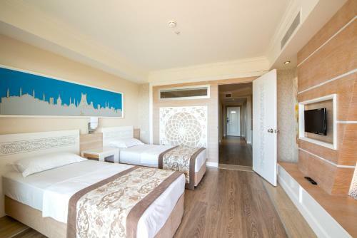 Hotel Crystal Sunset Luxury Resort & Spa