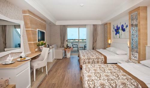 Hotel Crystal Sunset Luxury Resort & Spa