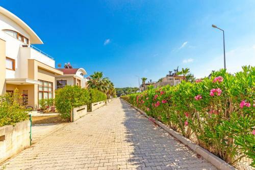 Paradise Town Villa Family