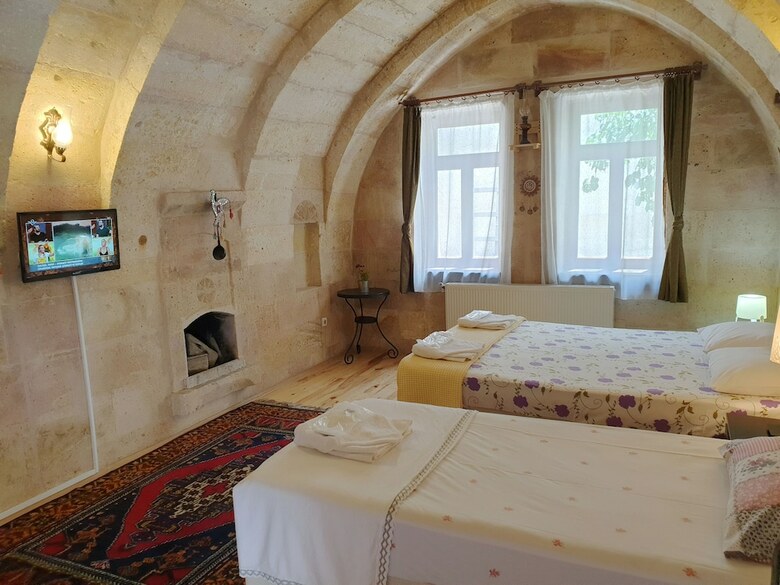 Hostal Karadut Cave Hotel