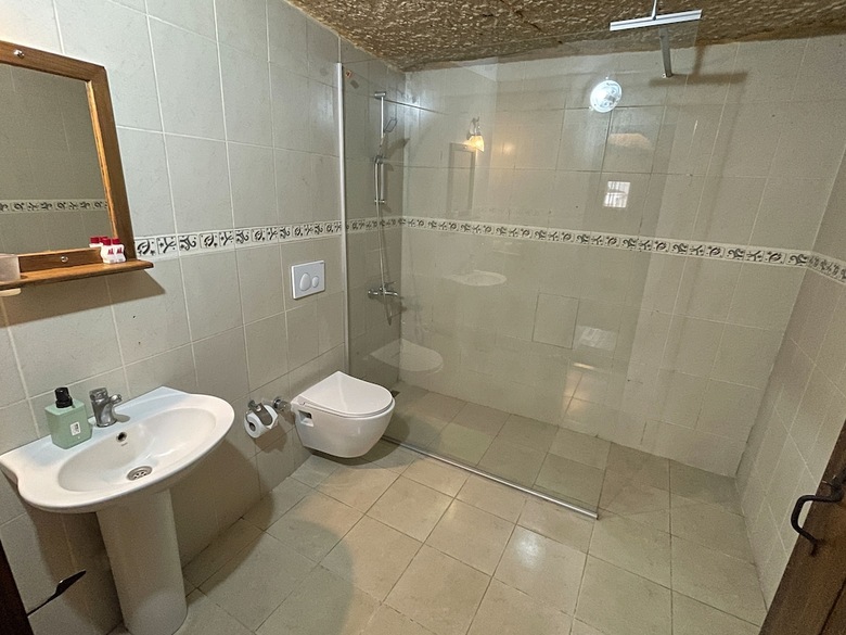 Hostal Karadut Cave Hotel