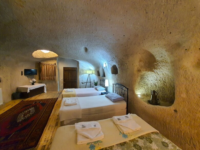 Hostal Karadut Cave Hotel