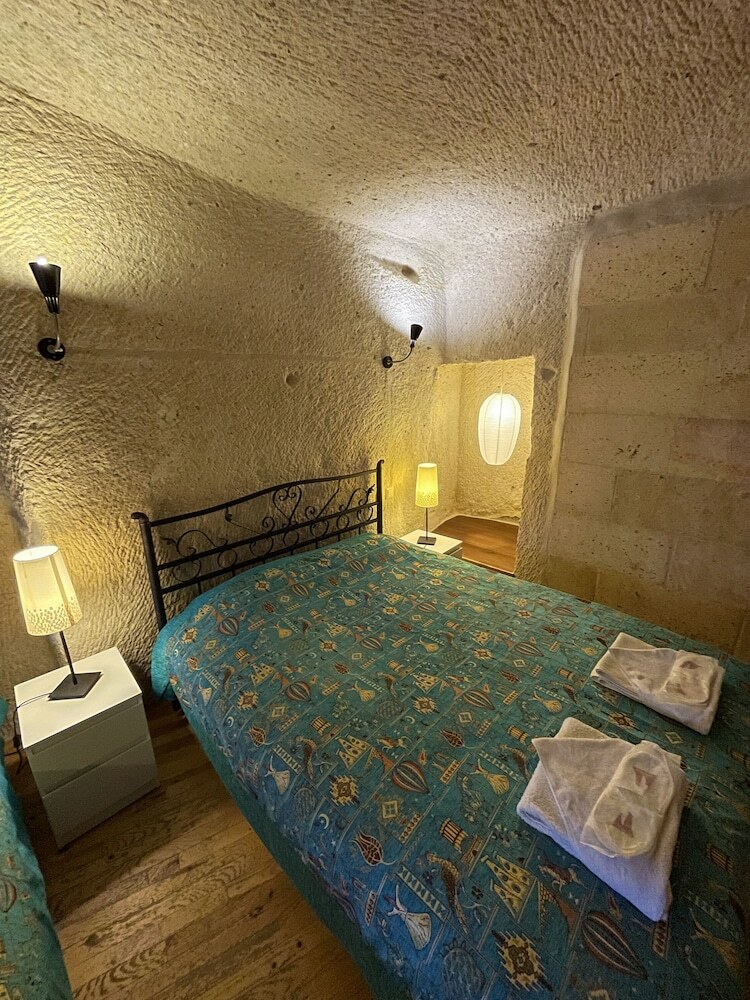 Hostal Karadut Cave Hotel
