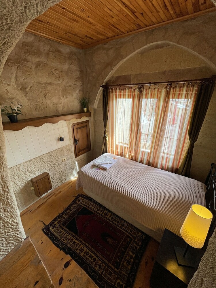 Hostal Karadut Cave Hotel