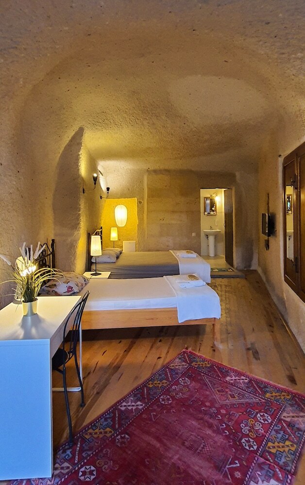 Hostal Karadut Cave Hotel