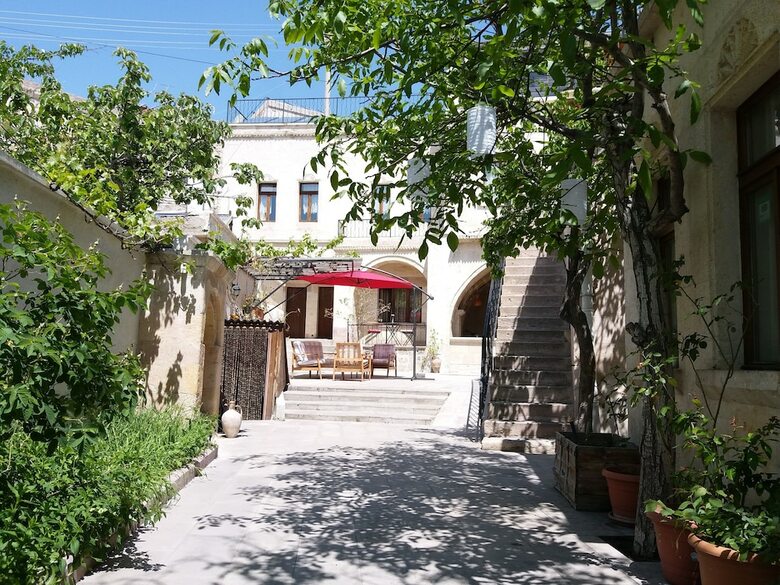 Hostal Karadut Cave Hotel