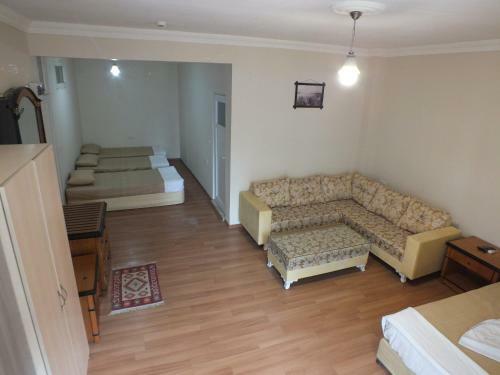 Albergue Uyar Palace