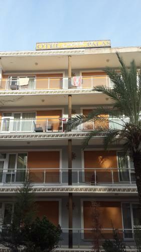 Albergue Uyar Palace