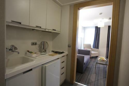 Housez Suites & Apartments Special Class