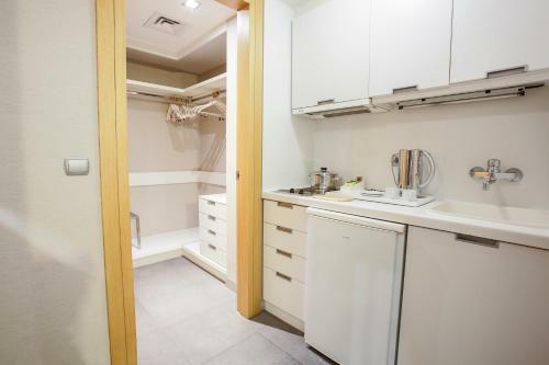 Housez Suites & Apartments Special Class