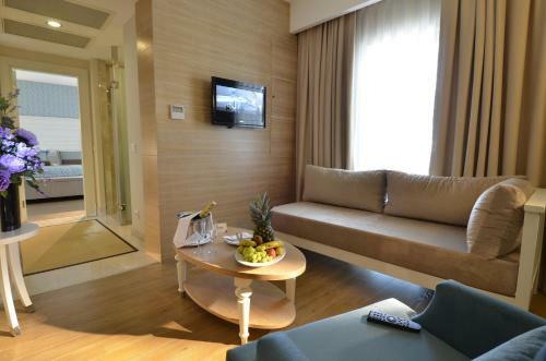 Trendy Verbena Beach Hotel