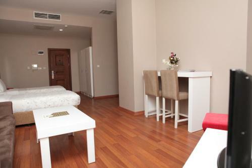 Expoist Hotel