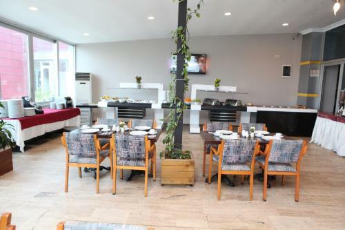 Expoist Hotel