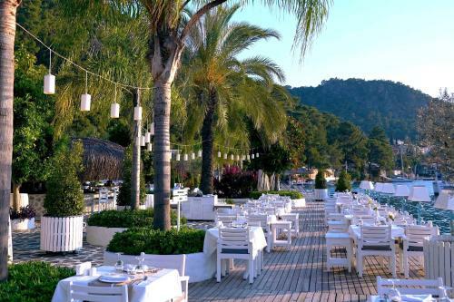 Yacht Classic Hotel - Boutique Class