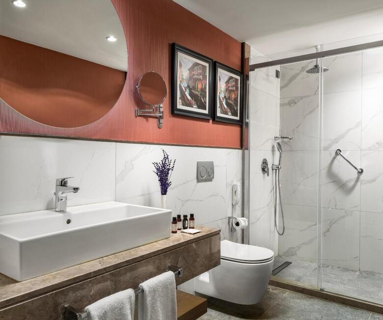 Ramada Istanbul Asia Luxury Hotel