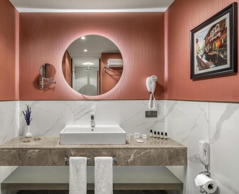Ramada Istanbul Asia Luxury Hotel
