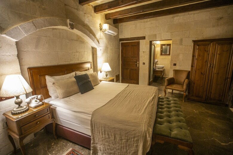 Hotel Artemis Cave Suites