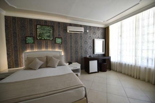 Nicholas Park Hotel