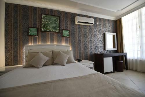 Nicholas Park Hotel