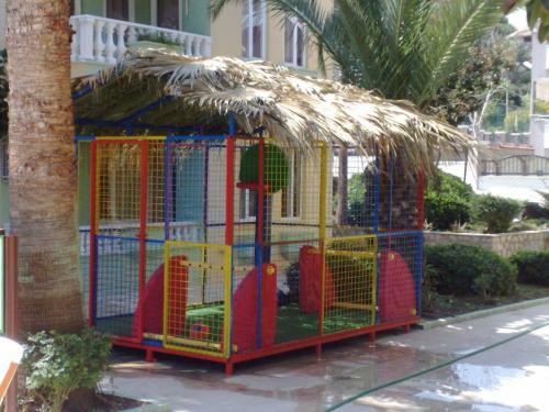 Club Sunset Apartments