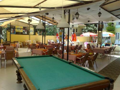 Club Sunset Apartments