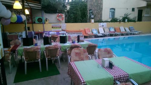 Club Sunset Apartments