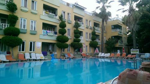 Club Sunset Apartments