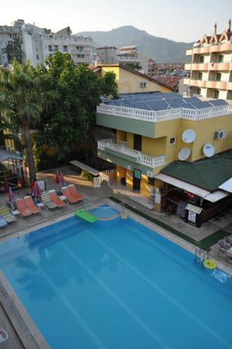 Club Sunset Apartments