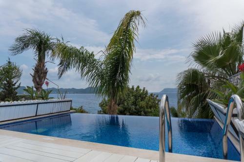 Nur Beach Hotel