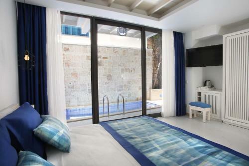 Nur Beach Hotel