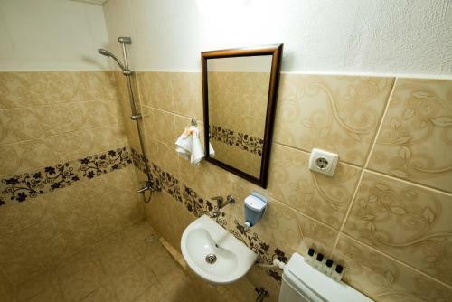 Yellow Rose Pension