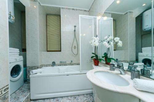 Three-room Apartments On Khreshchatyk