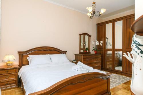 Three-room Apartments On Khreshchatyk