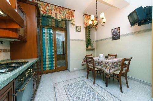 Three-room Apartments On Khreshchatyk