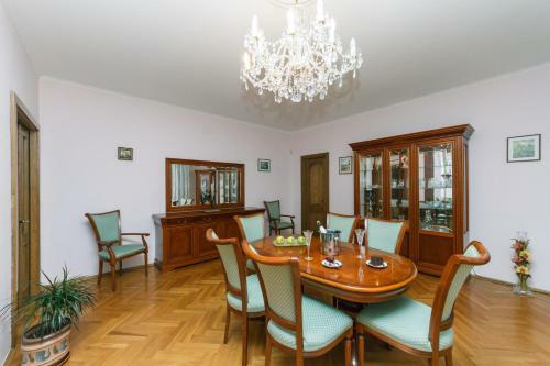 Three-room Apartments On Khreshchatyk