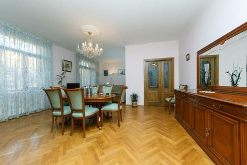 Three-room Apartments On Khreshchatyk