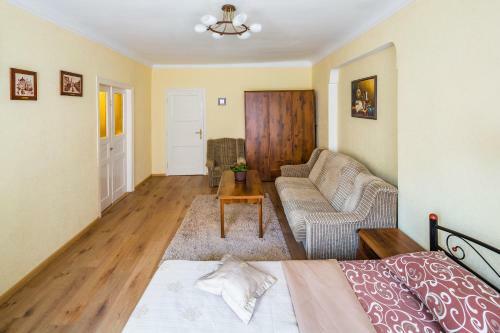 Apartment Krakivska 15